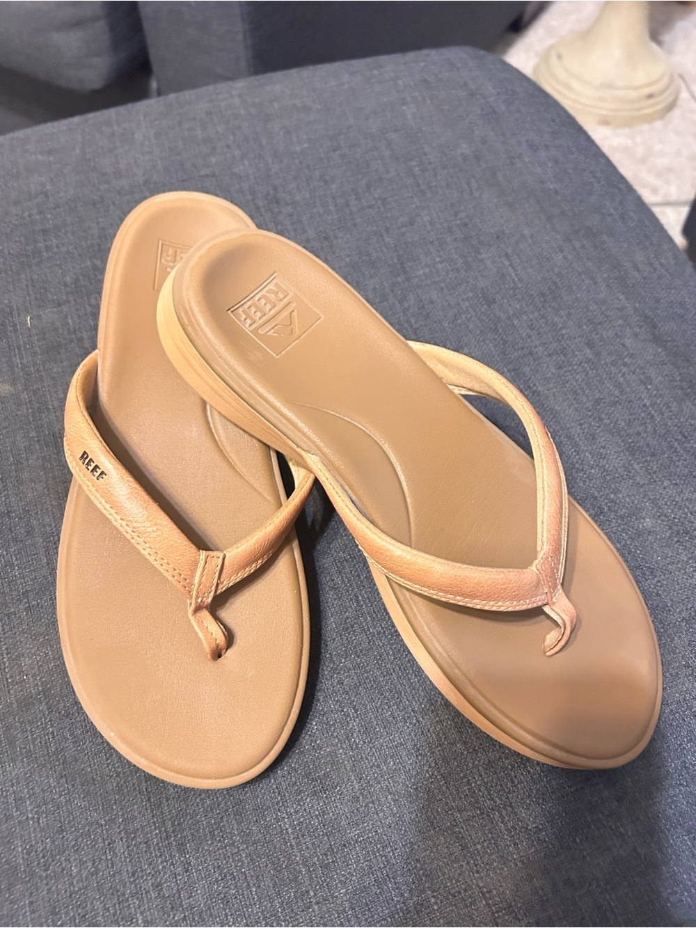 Reef Women’s Tan Leather-Look Flip Flop Sandals